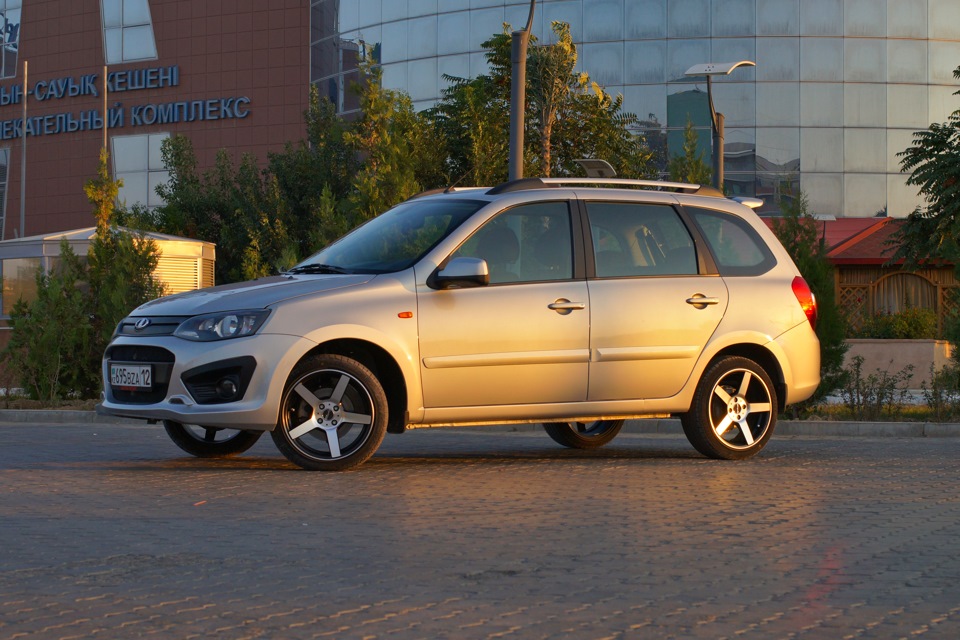 Калина 2 универсал на 16 дисках фото Агрессивная Коляска при восходе солнца - Lada Калина 2 универсал, 1,6 л, 2013 го