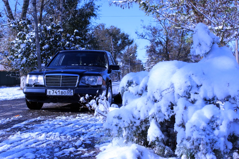 Mercedes Benz Snow