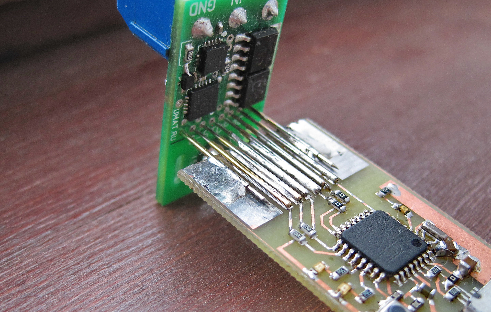 Как прошить микроконтроллер. Avr isp mk2. avr isp mk2 robot. прошивка микроконтроллера. чип сборки 1502.