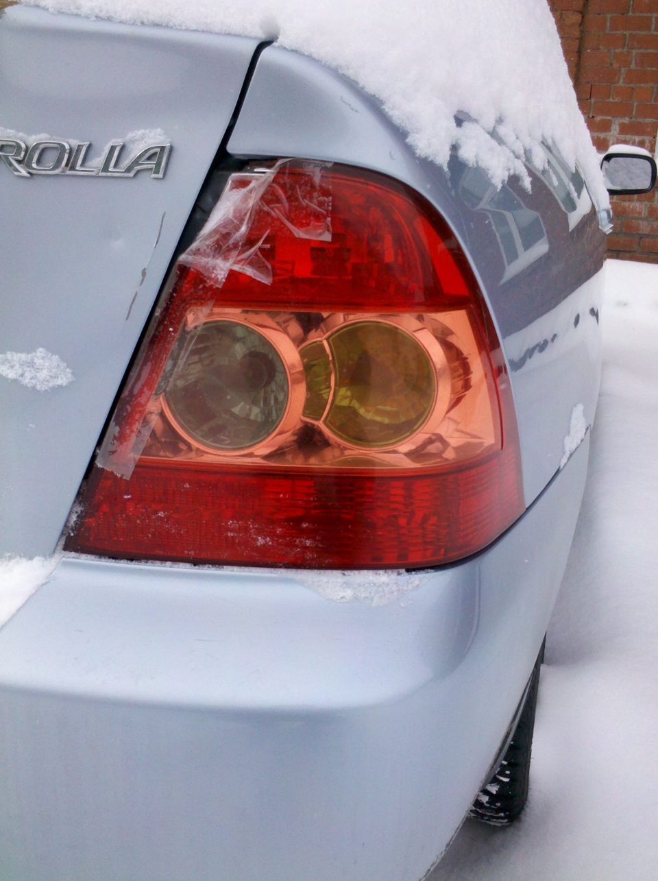 Чем клеить фару подскажите плз? — Toyota Corolla (120), 1,6 л, 2006 ...