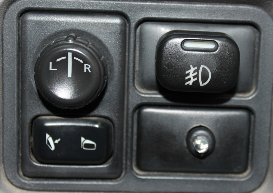 Клавиша включения ПТФ ГАЗ 3110. Ниссан 2000 кнопка ПТФ. Выключатель противотуманных фар