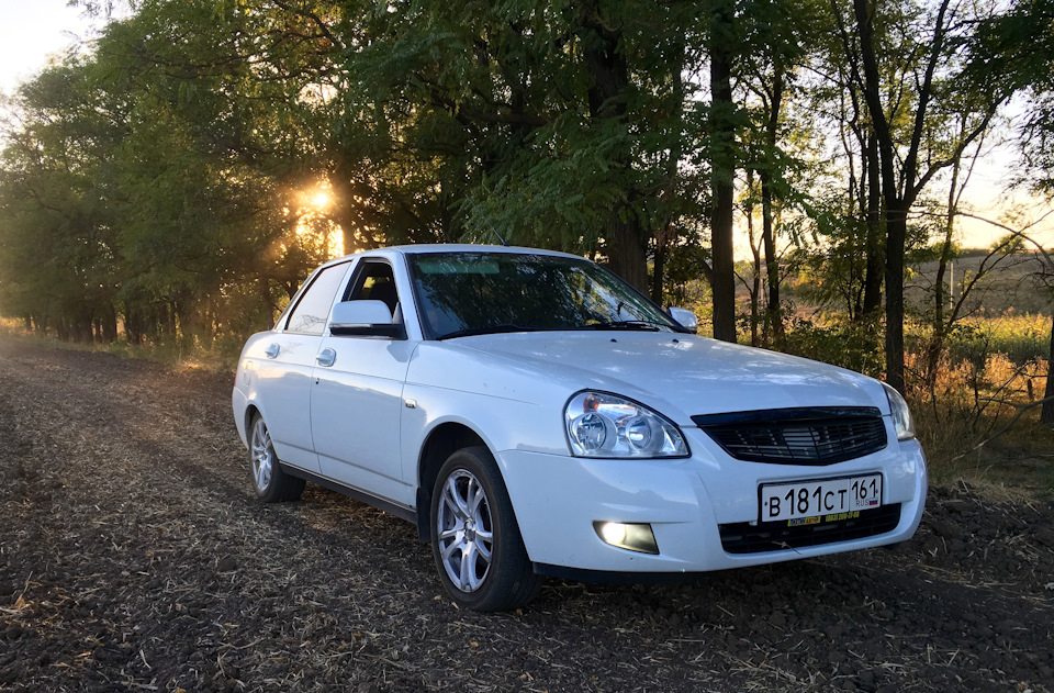 Поездка по полям, по лугам, разгон до 100км/ч — Lada Приора седан, 1,6 ...