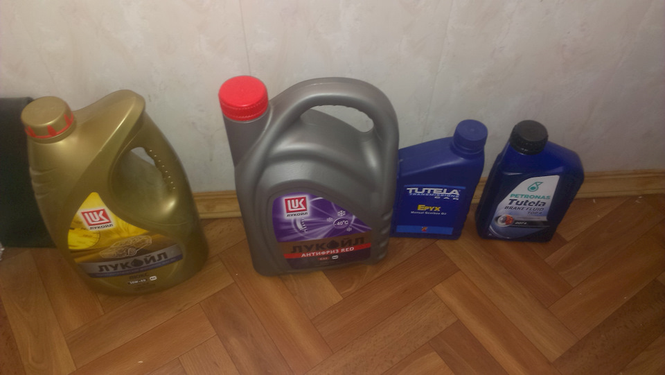 Заменил масло в двигателе и фильтр на Лукойл 10w40 и Mann W811/80 ...