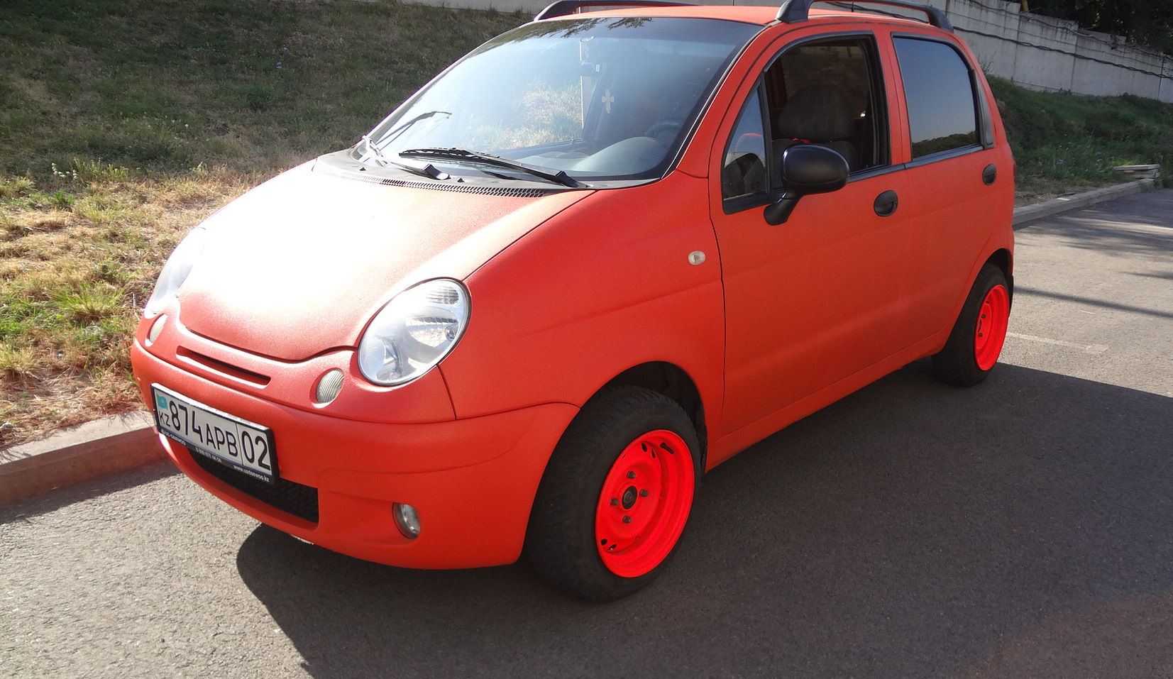 Pink Daewoo Matiz