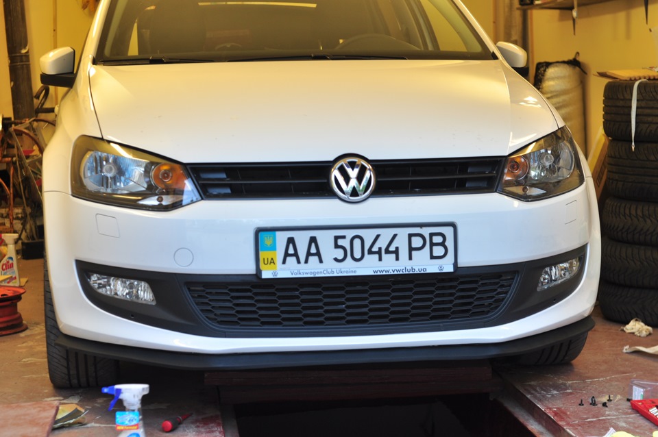 Установка губы на бампер. — Volkswagen Polo Hatchback Mk5, 1,4 л, 2012 ...