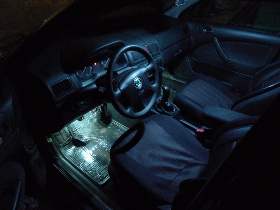 подсветил ноги — Skoda Octavia A4 Mk1, 1,4 л, 2008 года | аксессуары ...