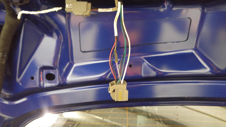 11. Разьем штатной камеры. — Ford Mondeo V