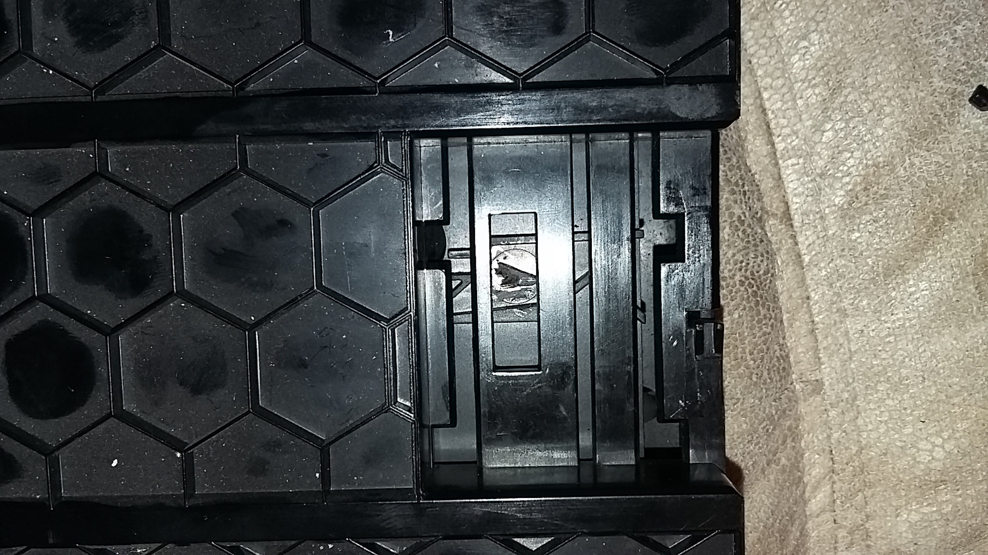 Не закрывается полочка на торпеде — Mercedes-Benz M-Class (W164), 3 л ...