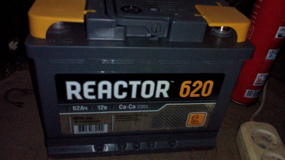 Замкнул аккумулятор и замена — Nissan Bluebird (U13), 2 л, 1991 года ...