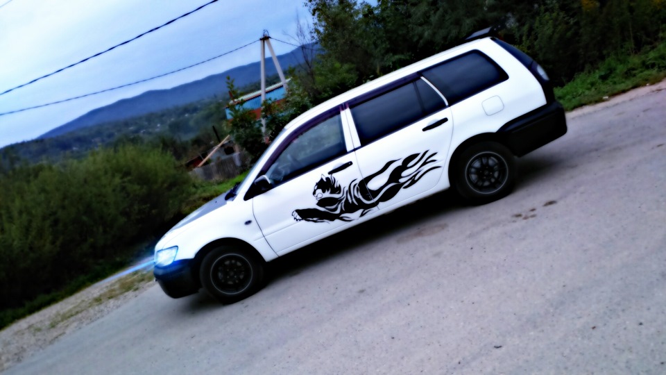 машина: mitsubishi lancer cargo 4wd машина: mitsubishi lancer cargo 4wd