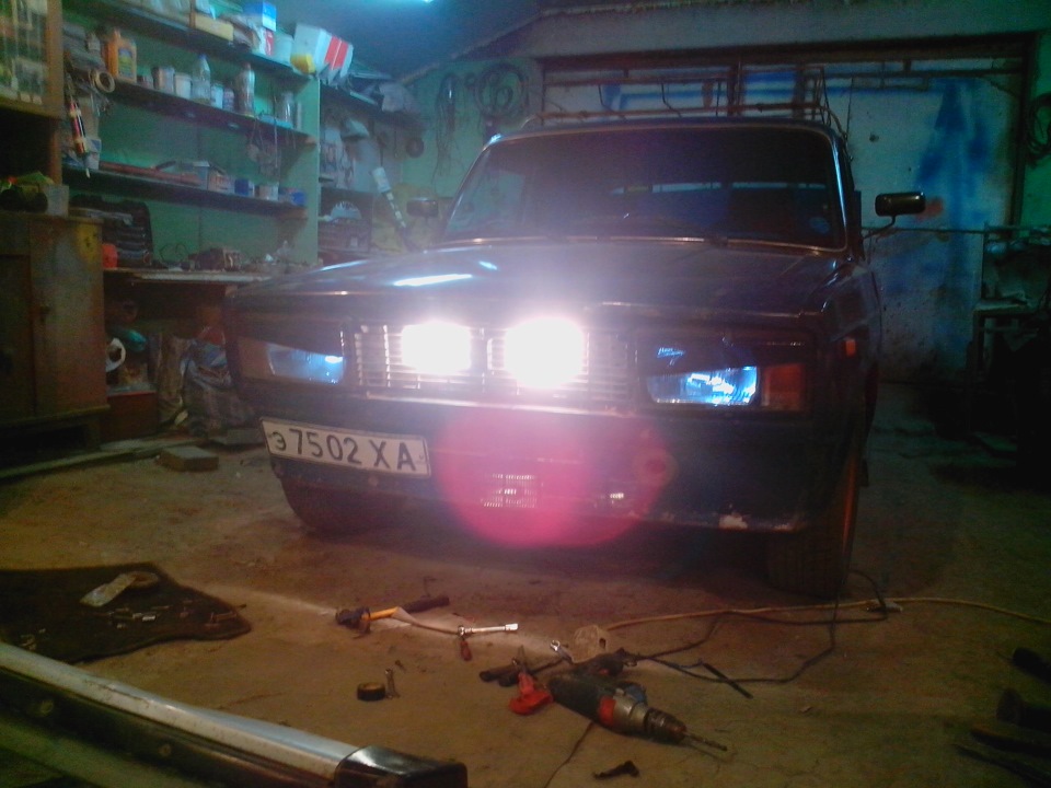 Туманки под решотку и немного черного — Lada 21058, 1,5 л, 1985 года ...