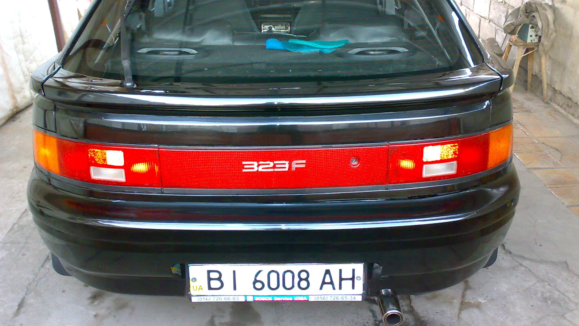 Детальное сравнение фонарей Aston Martin DB7 и Mazda 323F