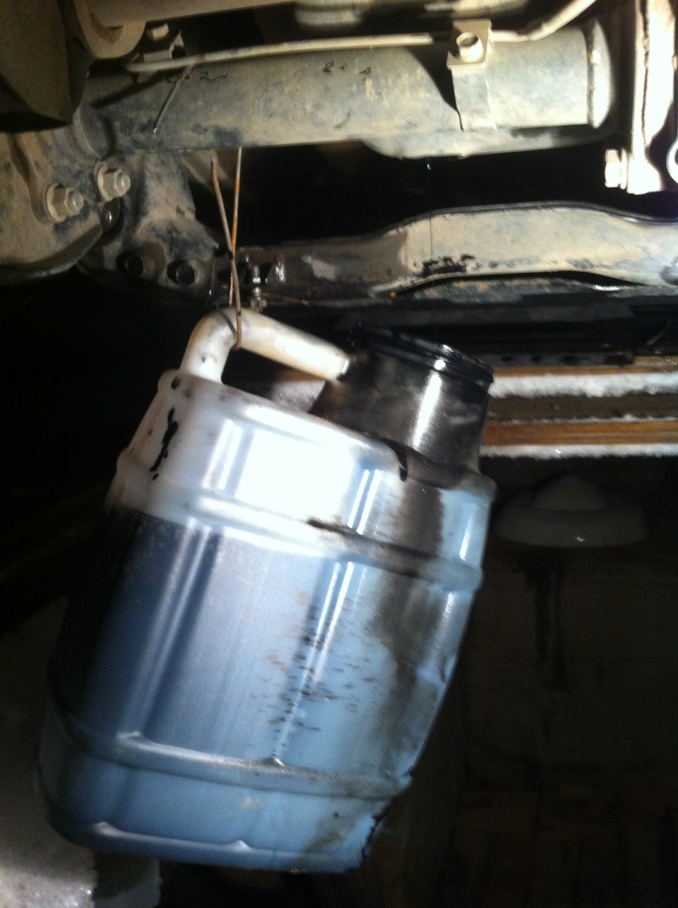 Хэндс фри слив масла — Mitsubishi Pajero Sport (2G)