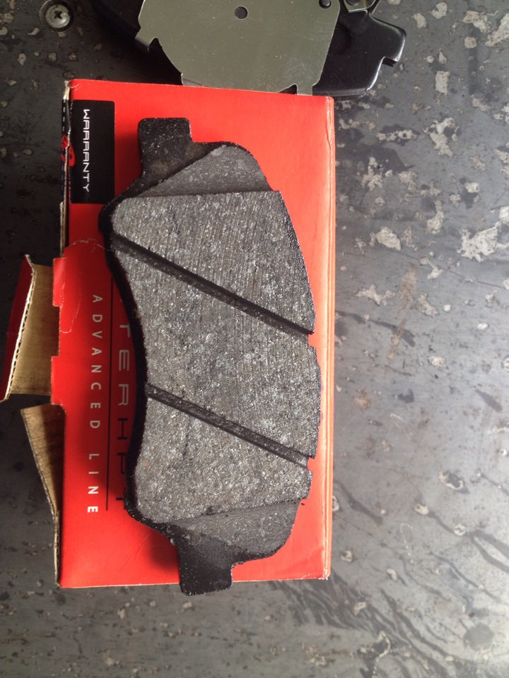 Замена передних тормозных колодок — Hyundai Solaris, 1,4 л, 2011 года ...