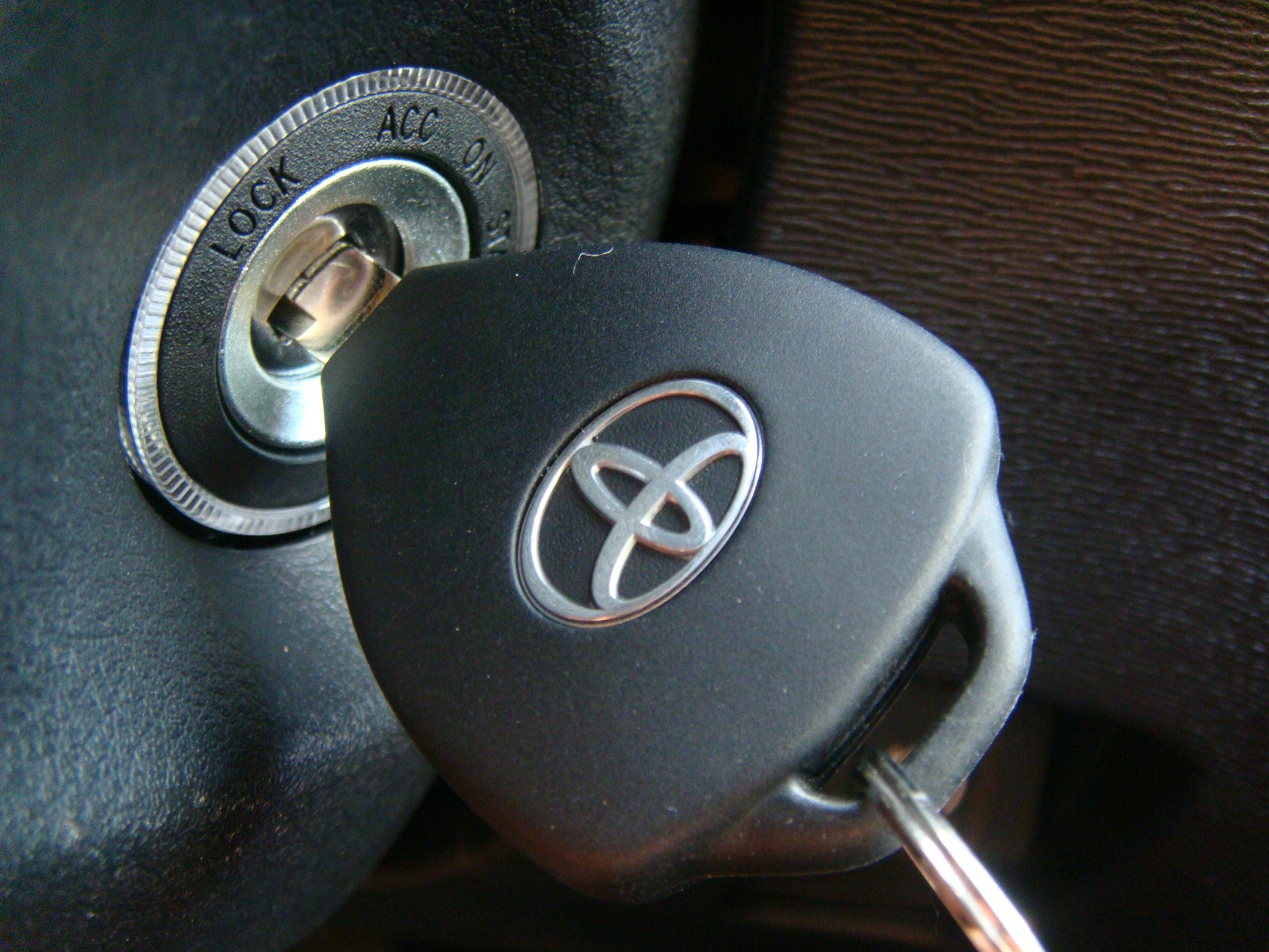      Toyota Avensis 18 2010 