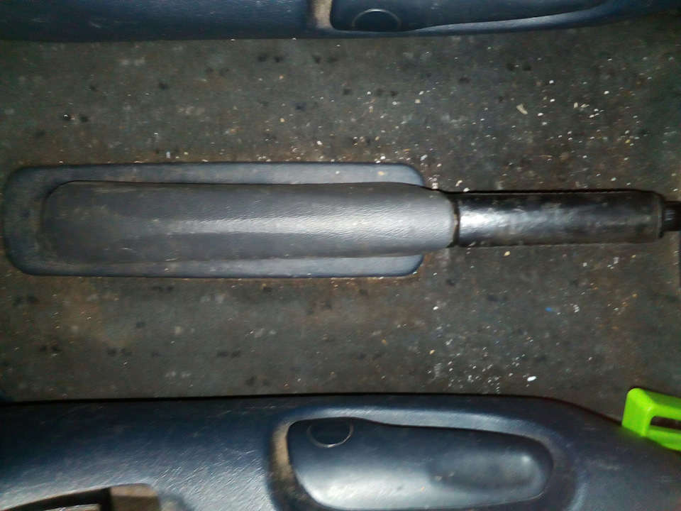 54. Замена замка капота, пластика в салоне и регулировка зазоров ...