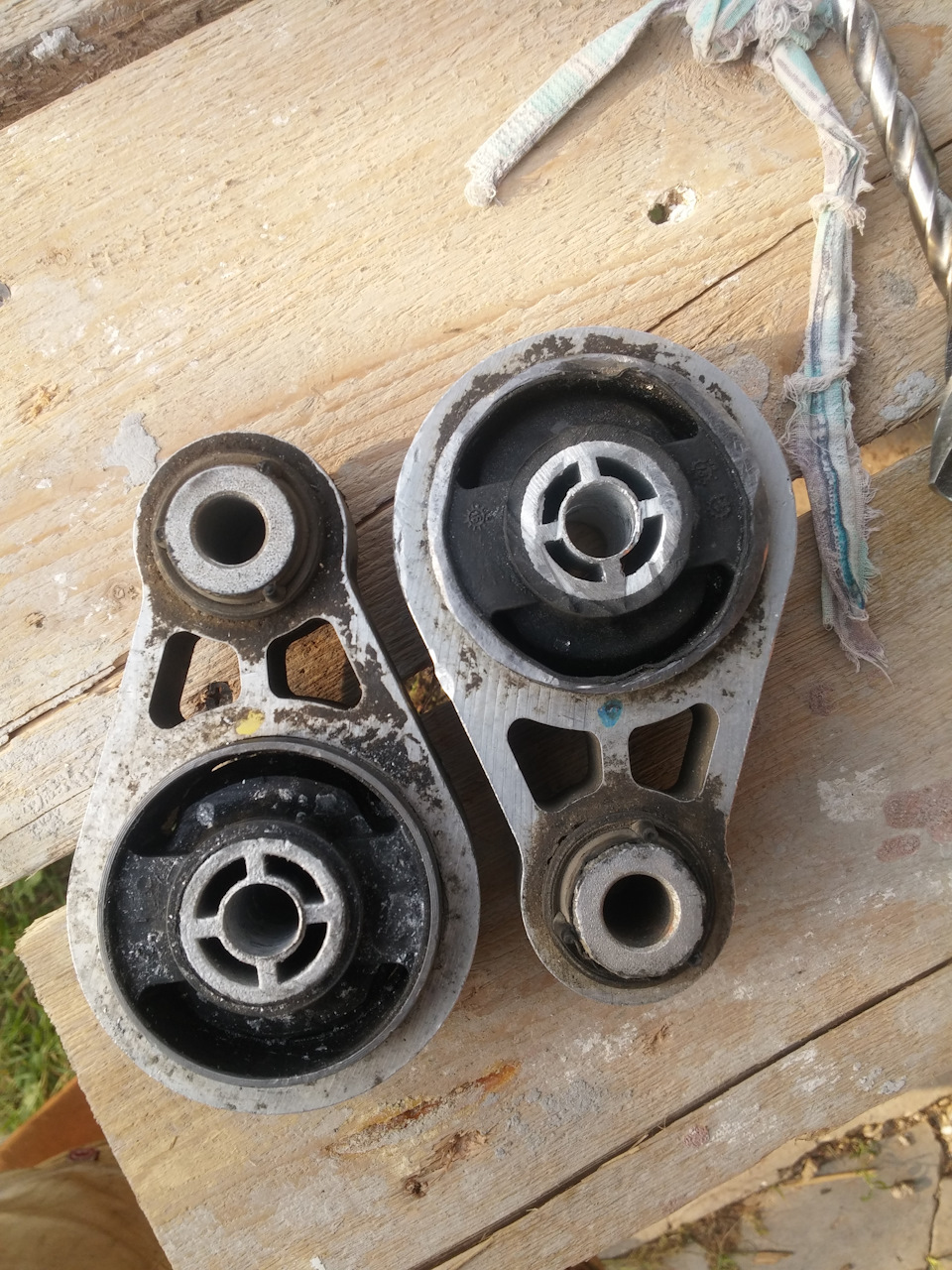 Подкрасил двери и тд, залил всю машину раст стопом через год расскажу ...