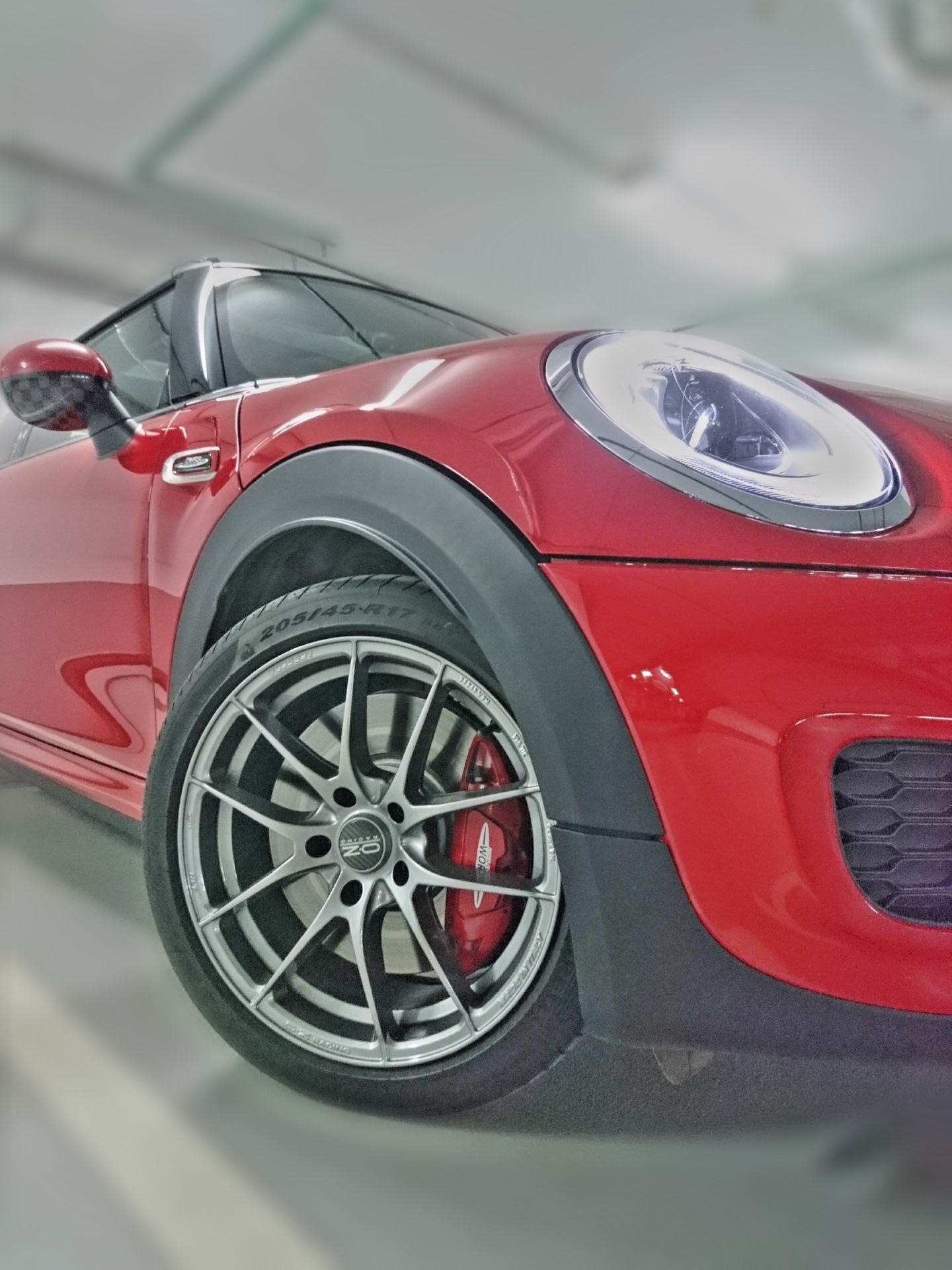 Фф мини 17. Oz Mini JCW. Oz Racing Mini JCW. Диски для мини Купера 17 JCW. Mini JCW oz Racing leggera HLT.