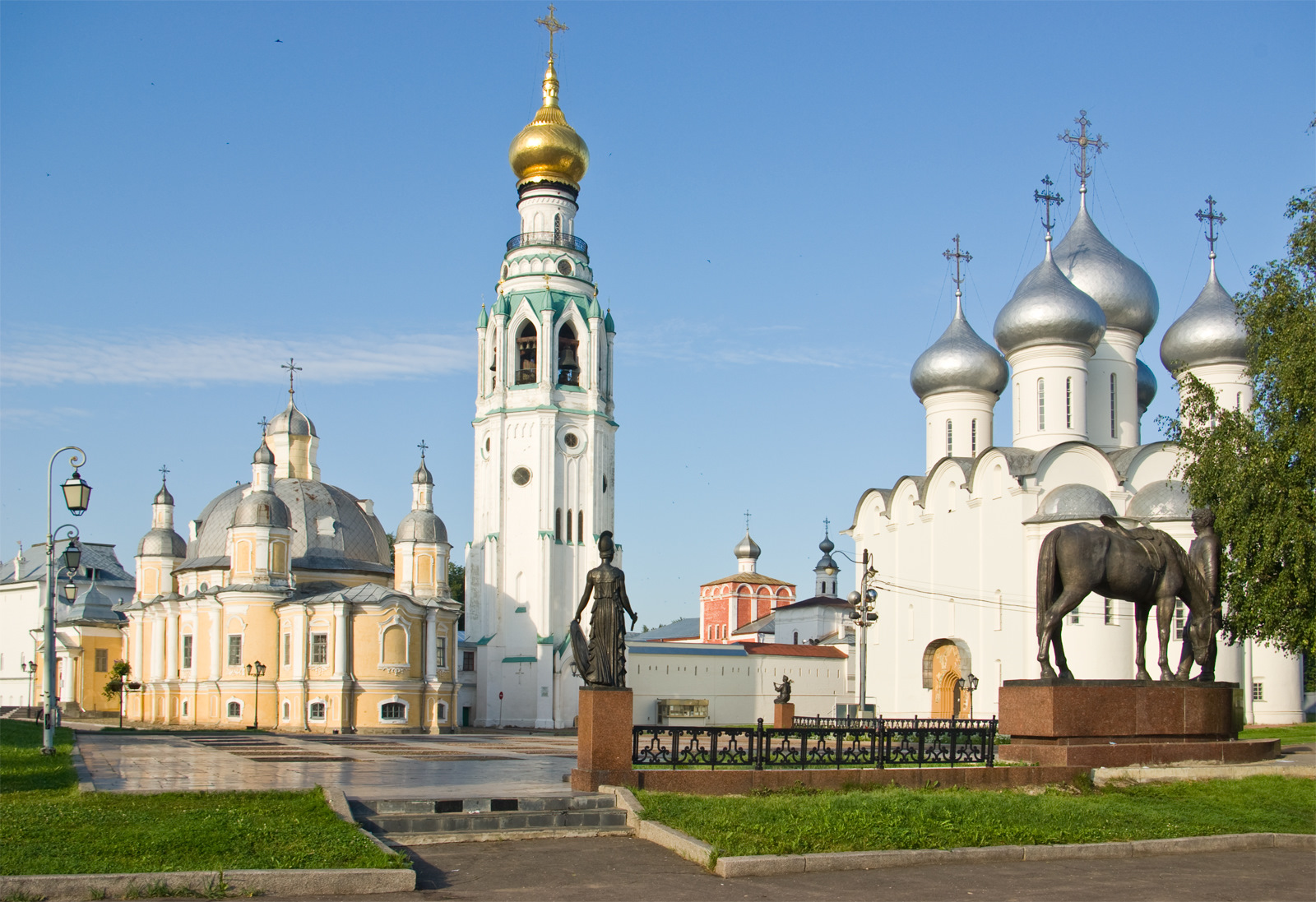 Вологду черноглазый. Вологодский Кремль Вологда. Достопримечательности Вологды Вологодский Кремль. Вологда центр города. Волого́дская область (столица Вологда.