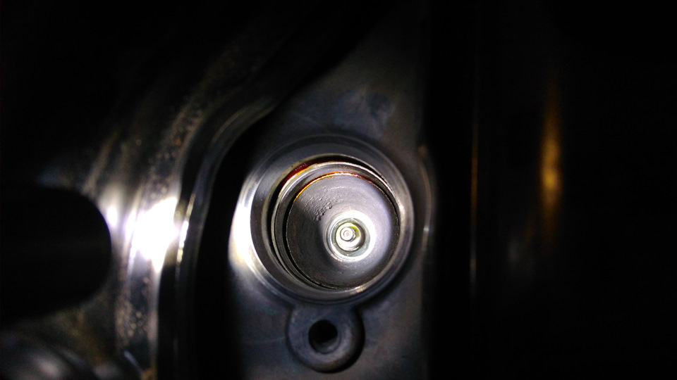 Масло в свечном колодце — Lada Vesta, 1,6 л, 2016 года | наблюдение ...