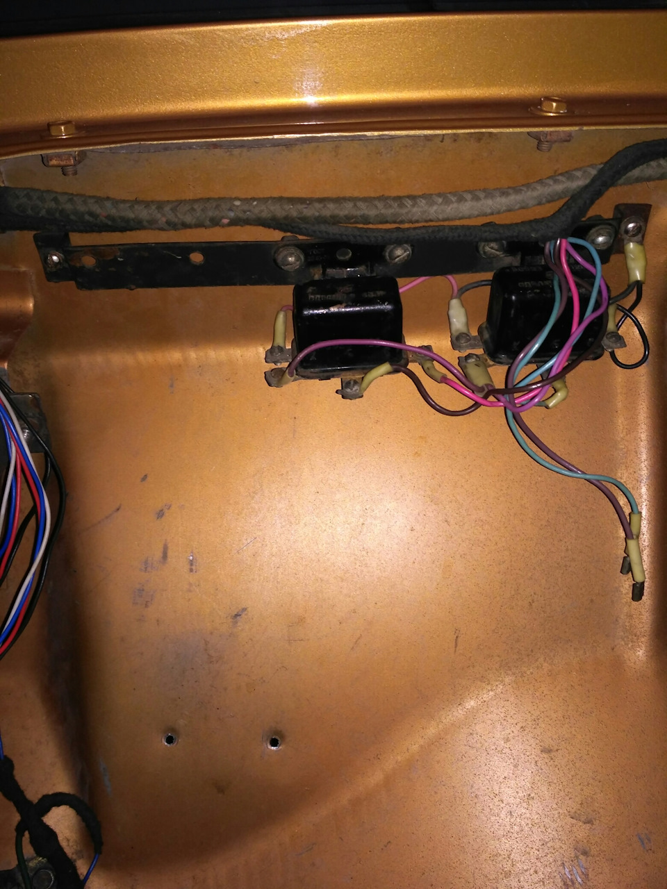 Фароочистители: бачок омывателей фар — Москвич 2140, 1,5 л, 1985 года ...