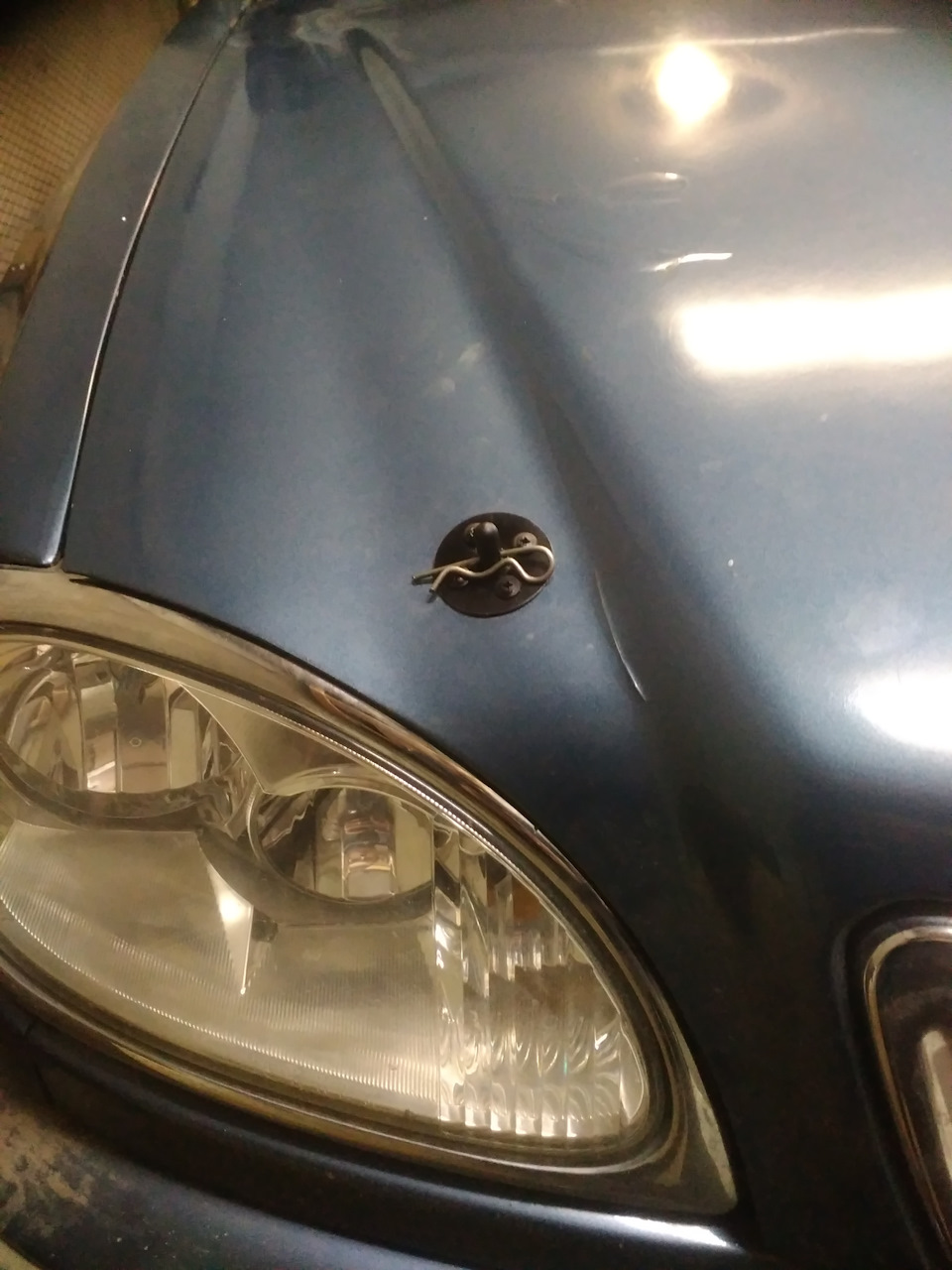 Замки на капот своими руками — ГАЗ 31105, 2,4 л, 2004 года | стайлинг ...