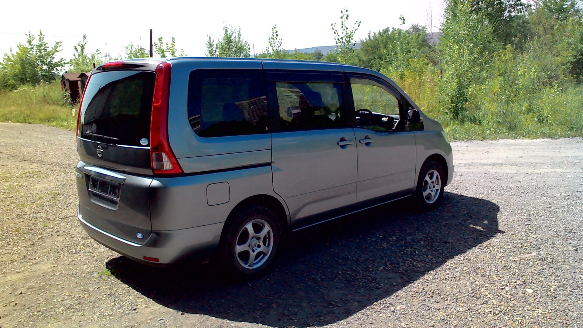 Ниссан серена 4вд. Ниссан Серена 4. Nissan Serena c26. Тойота сирена левый руль.