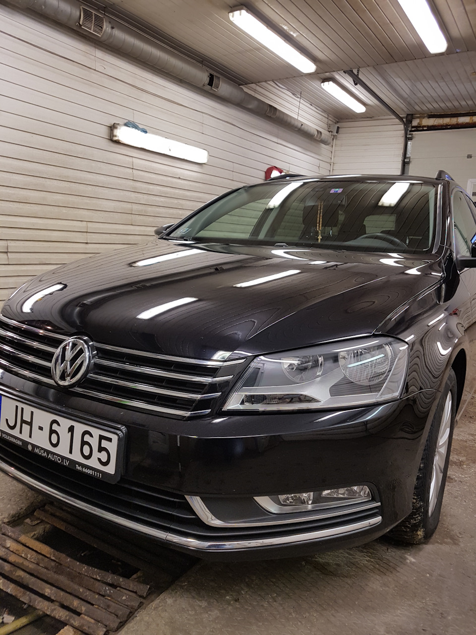 Продаю Пасатика.3года всем радовал.Фото с мойки. — Volkswagen Passat  Variant (B7), 1,8 л, 2013 года | продажа машины | DRIVE2