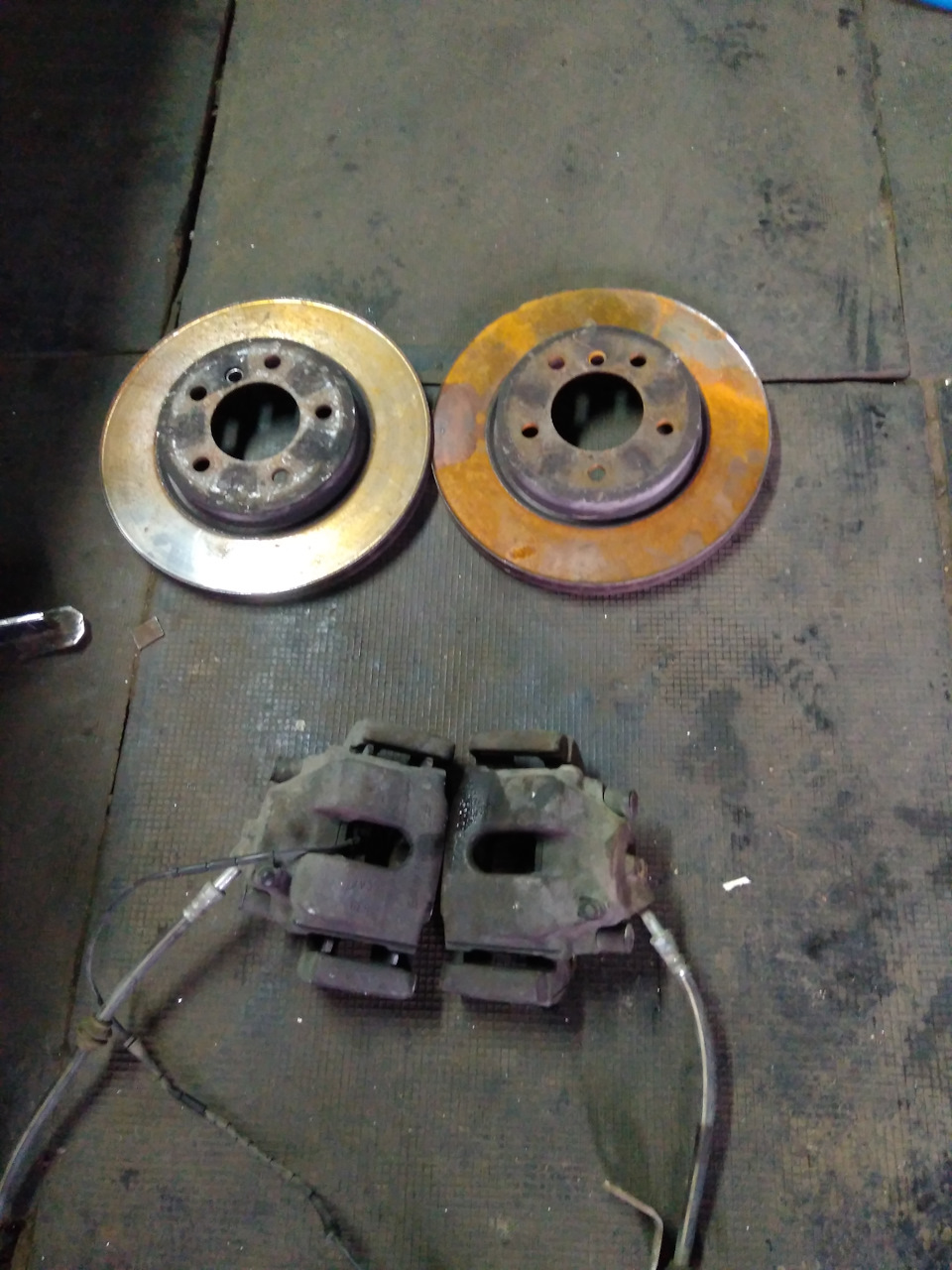 дошло время до передних тормозов — BMW 3 series (E36), 2 л, 1993 года ...