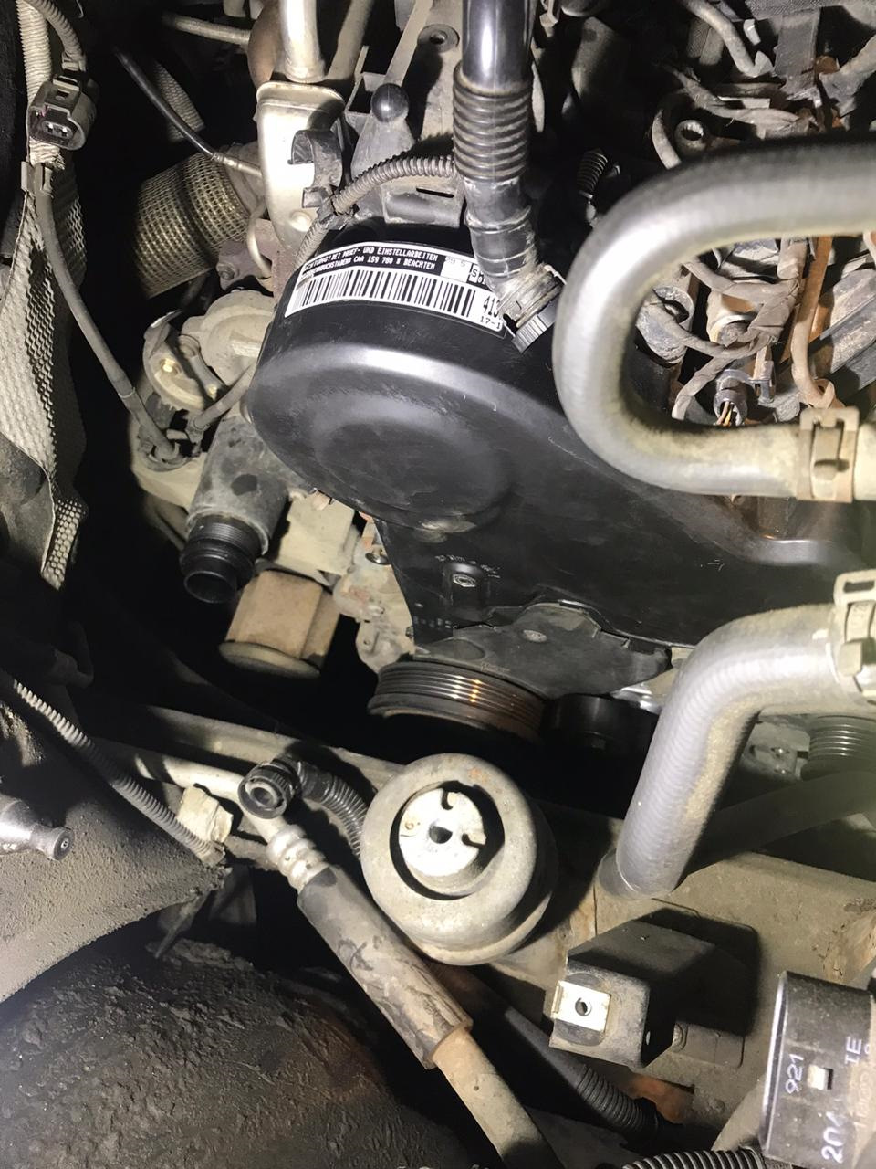 Схема ремня генератора фольксваген т5 2. Натяжитель ремня генератора каравелла т5. Ремень генератора 2. Замена ремня генератора т5. Обводной ремень транспортер т5.