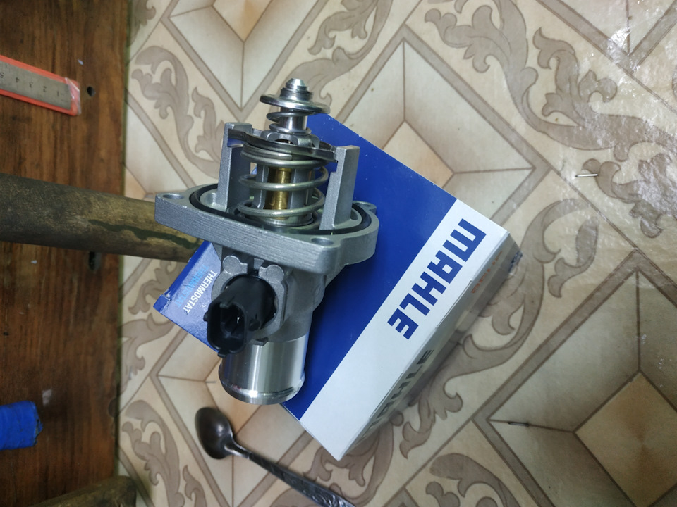 Замена термостата помпы — Opel Meriva (A), 1,6 л, 2008 года | своими ...