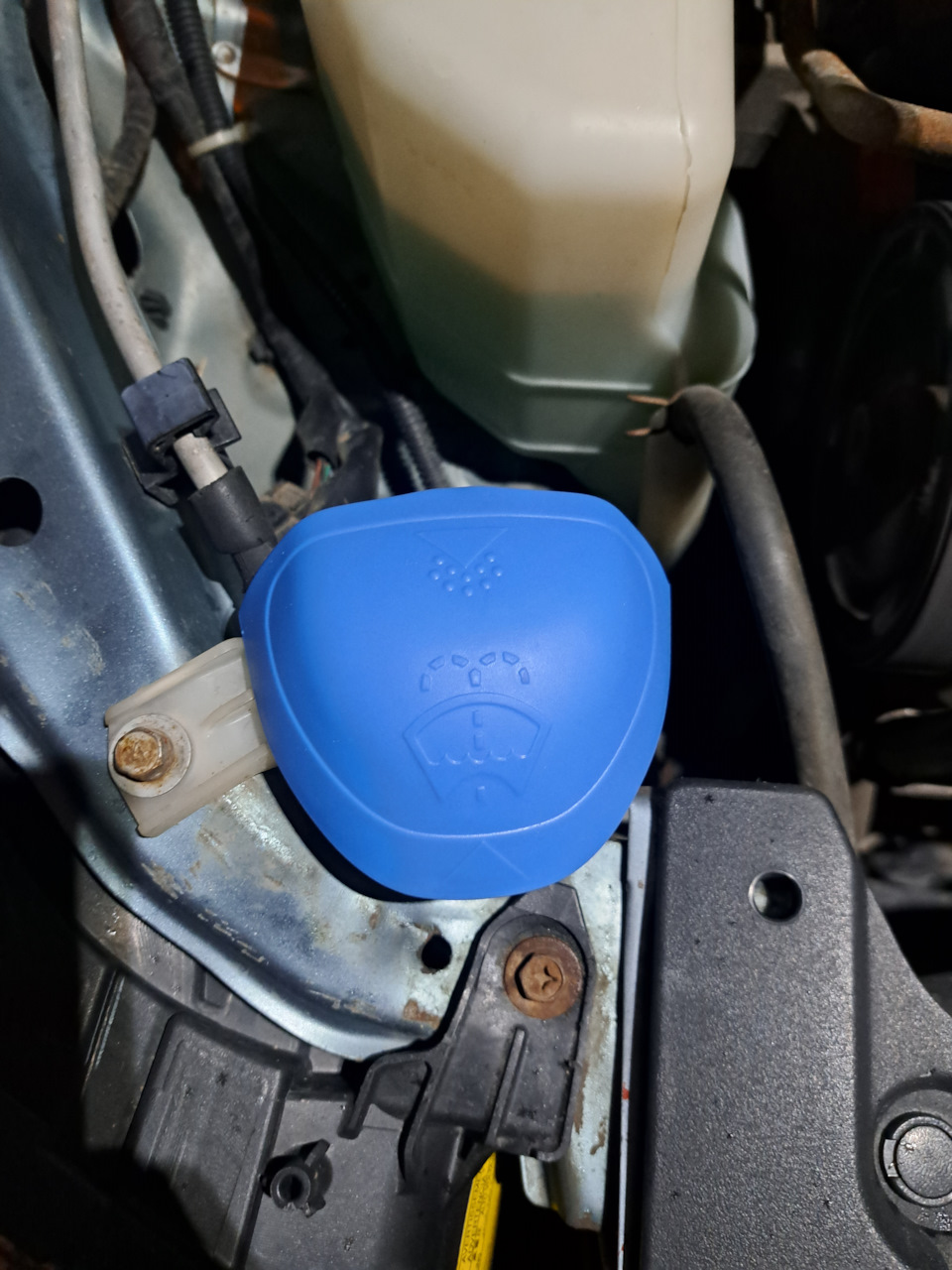 Слабый напор форсунок омывателя — Mitsubishi Lancer X, 2 л, 2007 года ...