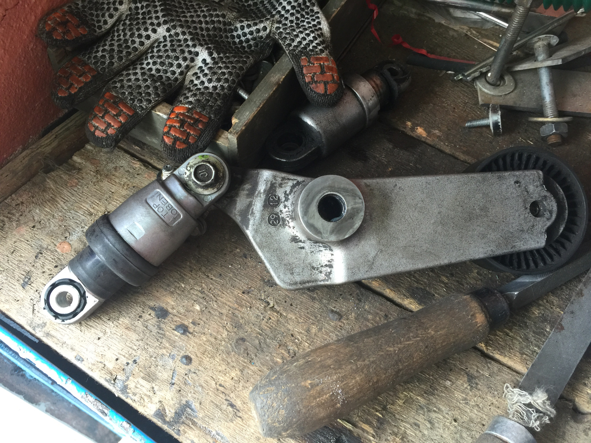 натяжитель приводного ремня кайрон 2. 5 дизель. натяжитель ремня рио 3. натяжитель ремня навесного 4g63. натяжник ремня celica 230.