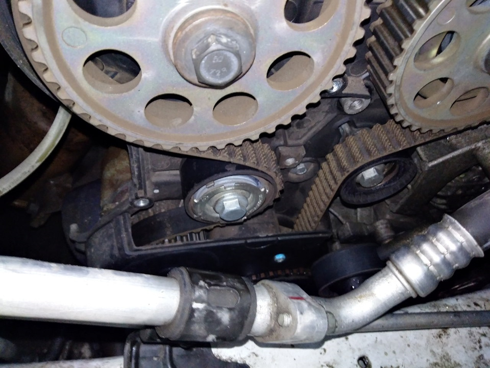 второй сместился — Lada Гранта Лифтбек (1G)