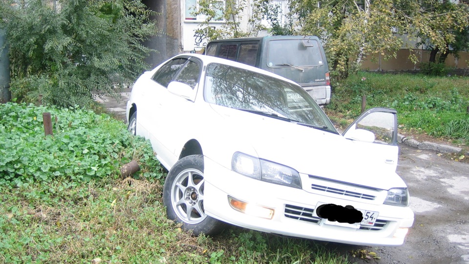 Машина корона бочка. Белая Toyota Corona бочка. Машина корона бочка 1992. Toyota Corona бочка Сток. Машина бочка Тойота корона салон 1992.