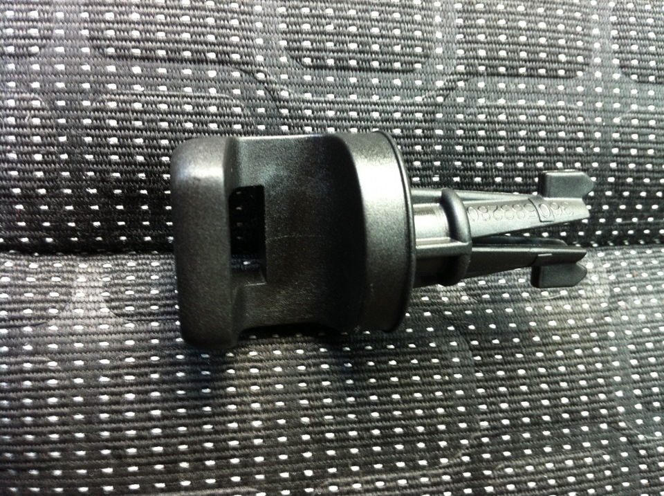 Крюк крепежный — Opel Astra J GTC, 1,4 л., 2013 года | аксессуары | DRIVE2