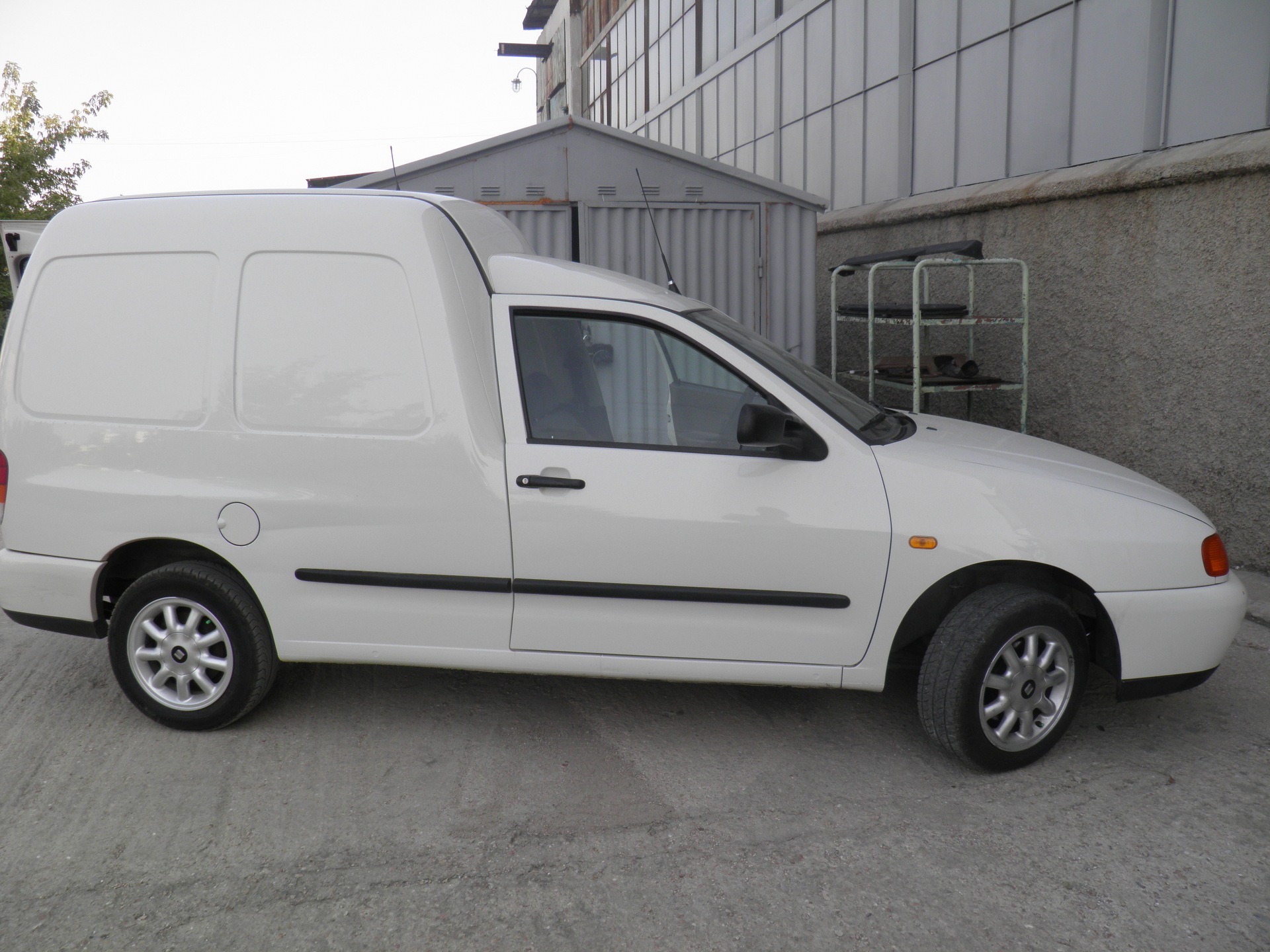 2 новеньких каблучка и авария Жёлтого — Volkswagen Caddy (3G), 2 л, 2005  года | просто так | DRIVE2