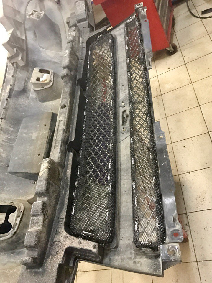 Установка защитной сетки в решетку радиатора — Chevrolet Tahoe (GMT900 ...