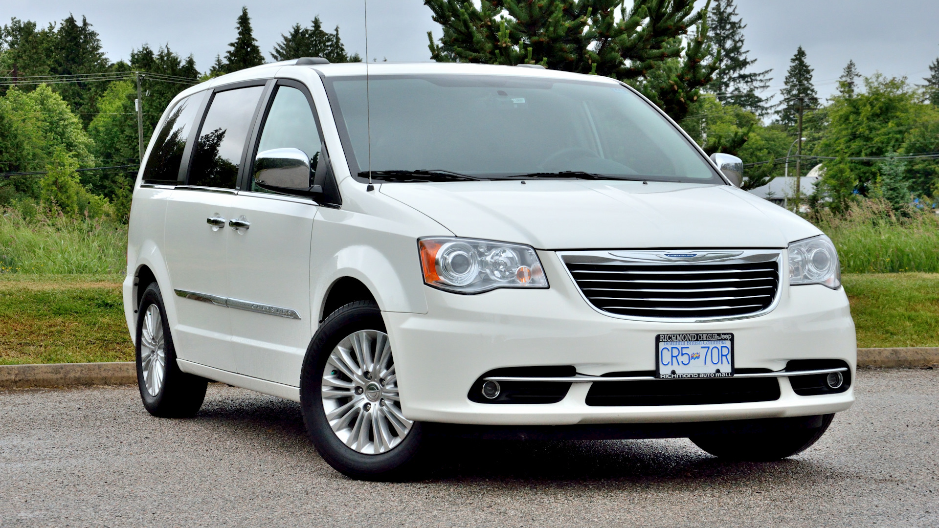 Chrysler Town and Country V 3.6 бензиновый 2015 | Limited Pacific White на  DRIVE2