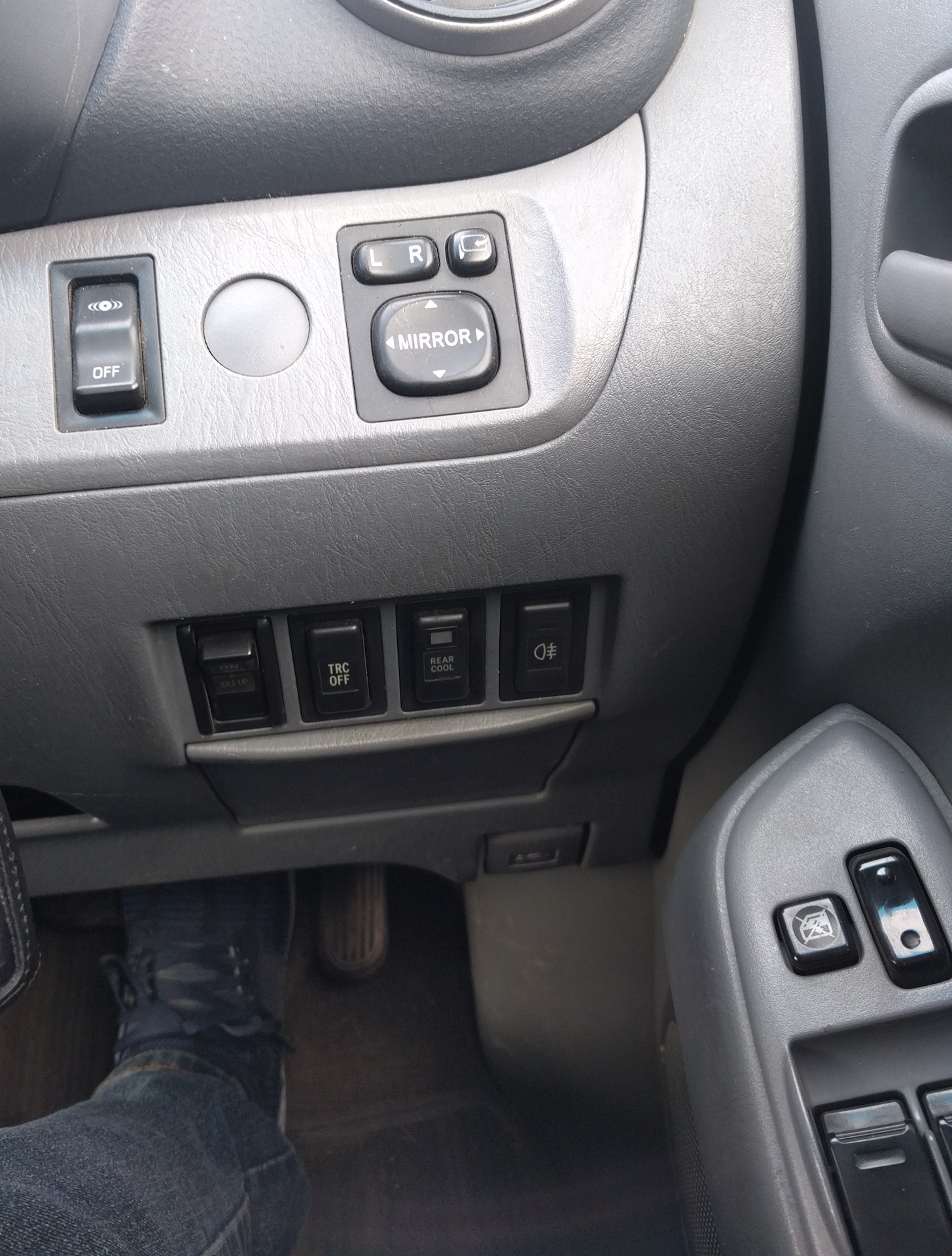 Рав 4 кнопку. Toyota rav4 заглушка кнопки. Заглушка кнопки Тойота рав 4. Rav4 2020 заглушка кнопки. Кнопка для Тойота рав 4.