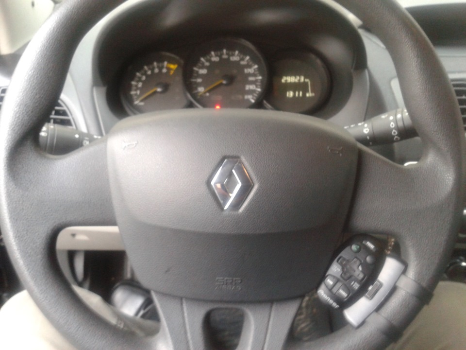 Пульт ДУ для автомагнитолы — Renault Megane III, 1,6 л, 2010 года ...