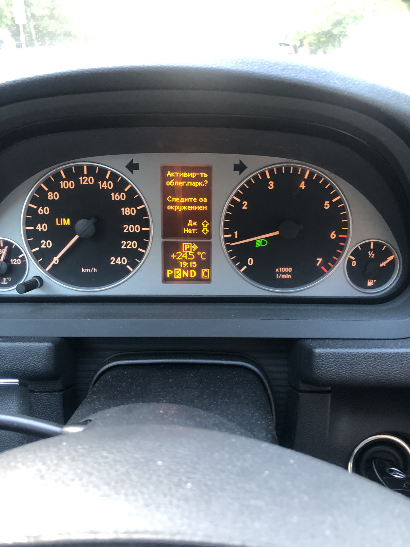 Что за “P” на панели приборов, и где Hold и индикация Круиза ...