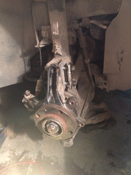 Замена ступичного подшипника — Peugeot 308 (1G), 1,6 л, 2013 года ...