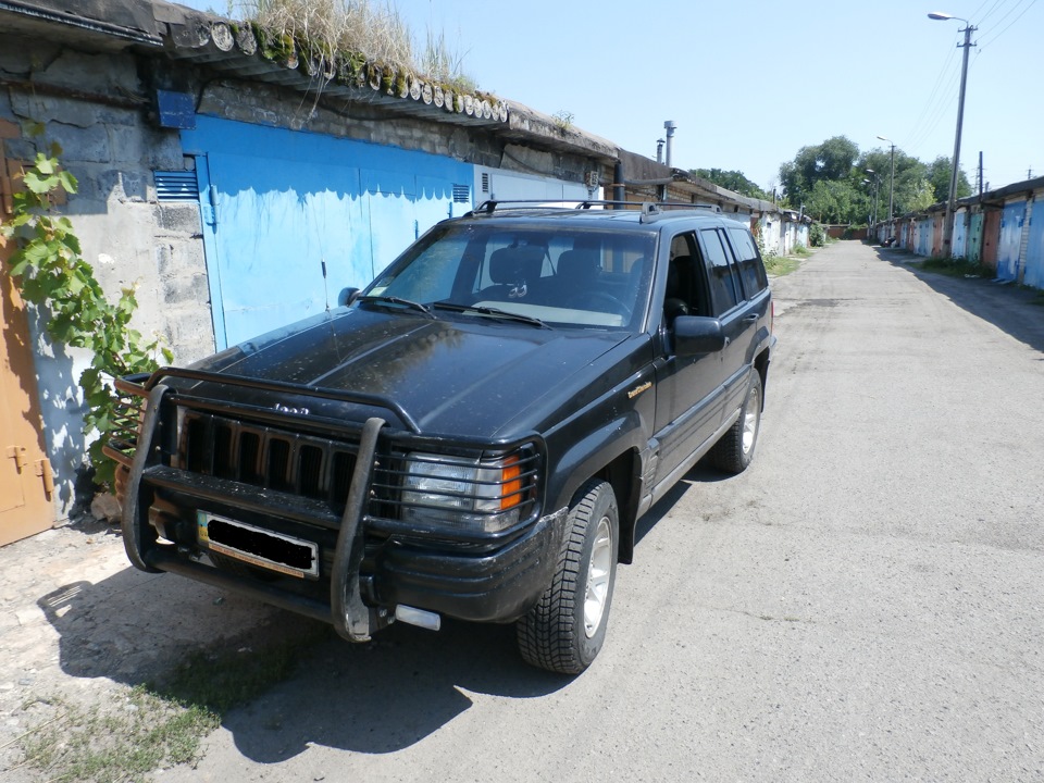 Jeep Cherokee 2000 с кенгурятником