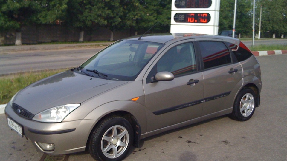 Ford focus 2003 год. Форд фокус 1 2003 хэтчбек. Форд фокус 2003 хэтчбек. Форд фокус 1 хэтчбек золотой. Форд фокус 1.6 2003 хэтчбек.