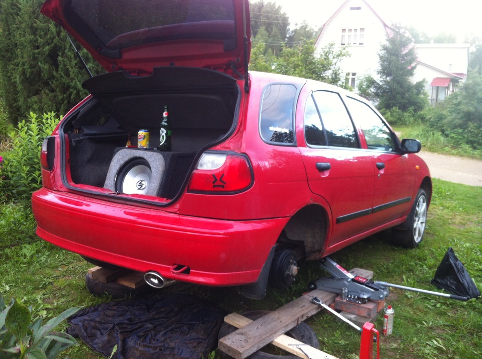 Тормозная трубка заднего правого колеса. — Nissan Almera I (N15), 1,6 л ...