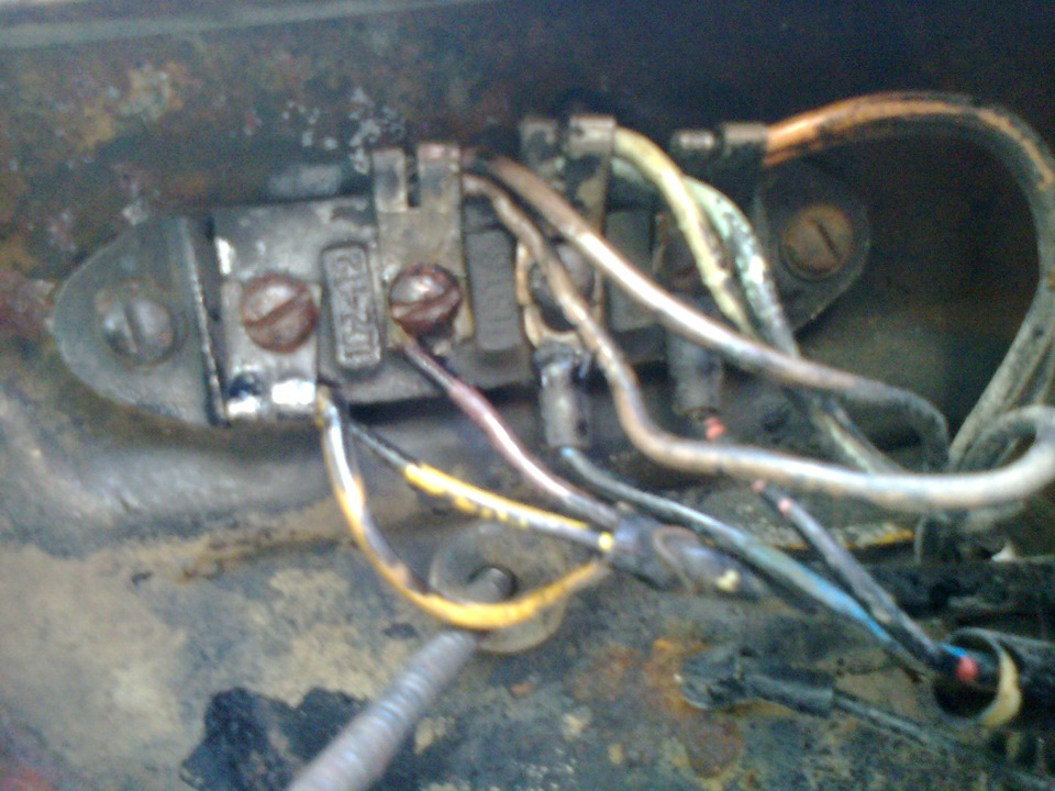 Зачистка кузова от старой краски и толстенного слоя шпатлёвки. — ГАЗ 21 ...