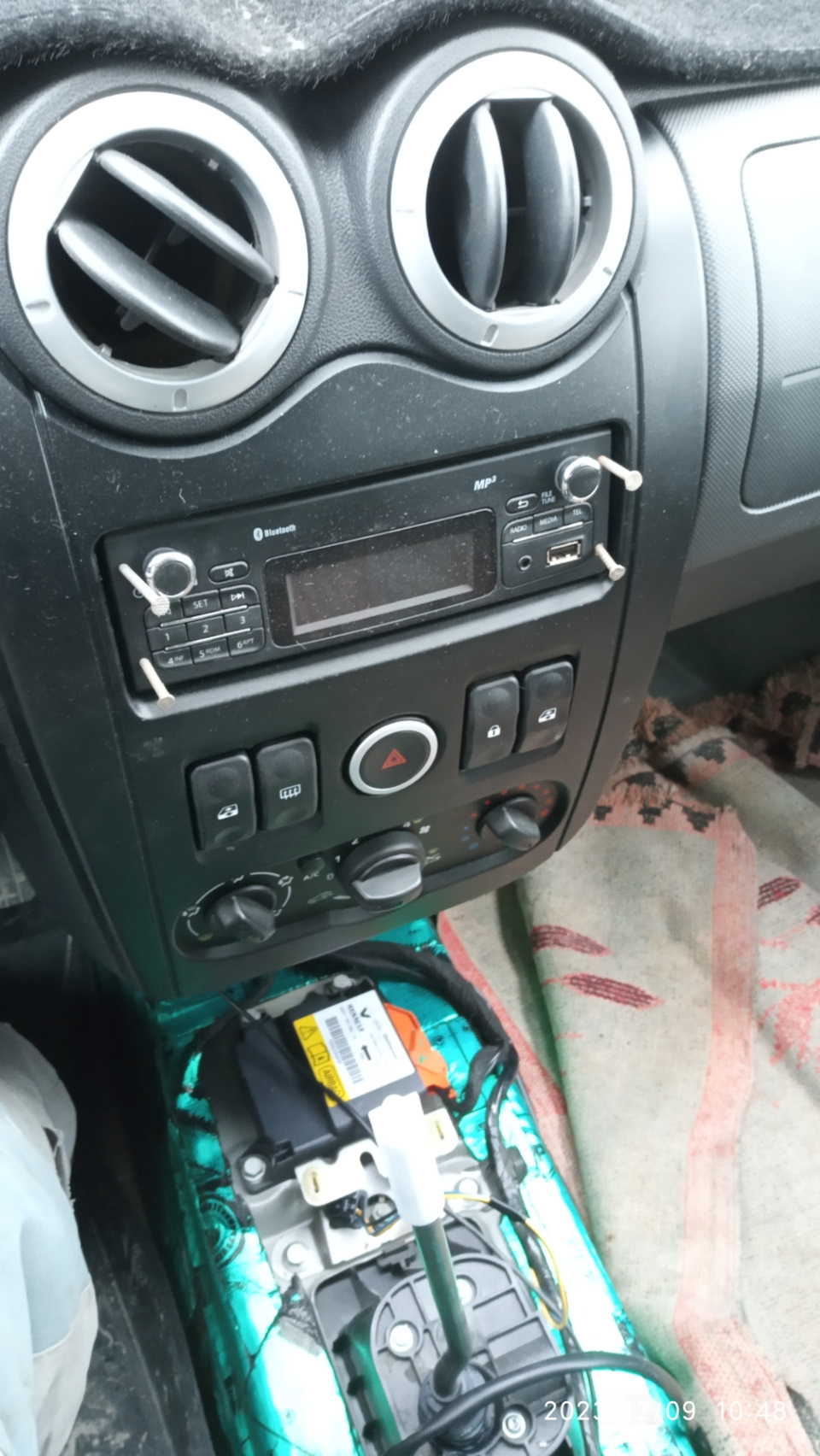 Вибрация мотора печки, установка сетки — Lada Ларгус, 1,6 л, 2018 года ...