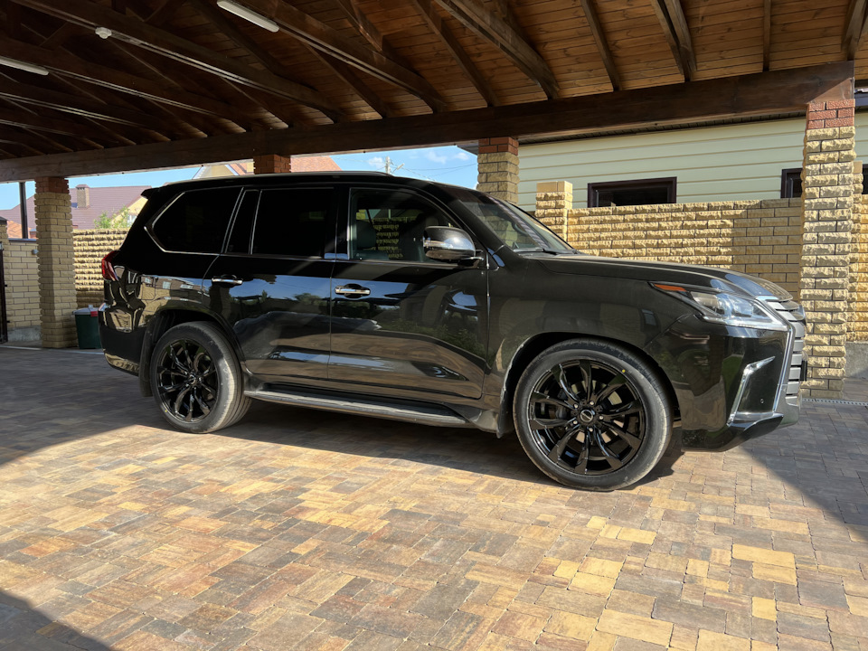 Диски 22🔥 + резина очень тихая 👌🏽 — Lexus LX (URJ200/URJ201), 5,7 л ...