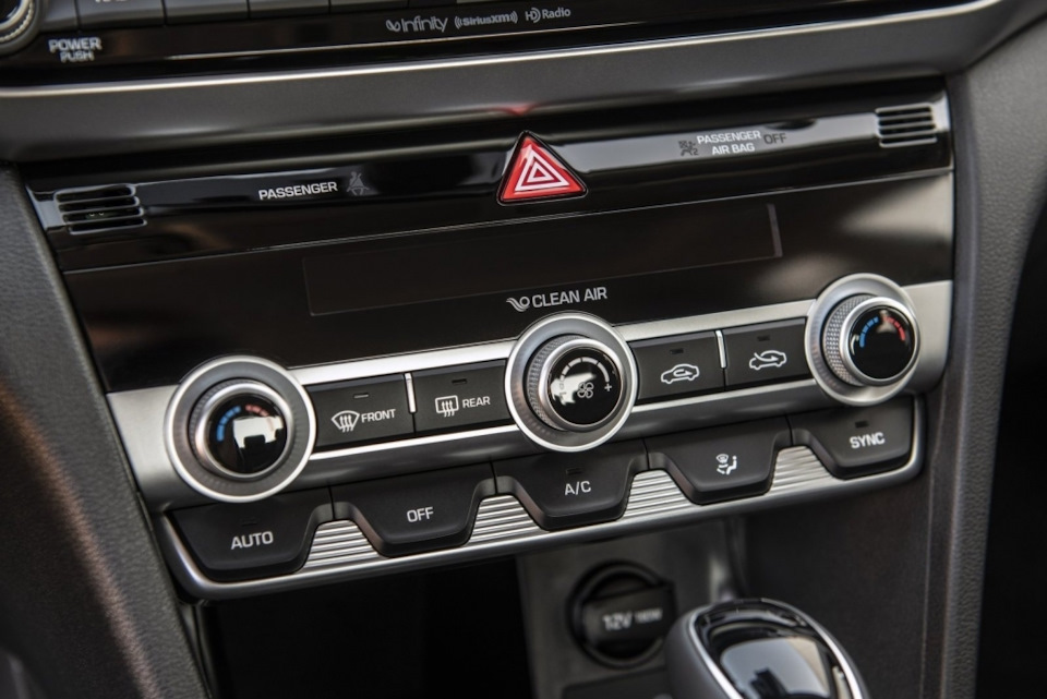 При установки режима обогрева стекло и ноги-включается вентилятор ...